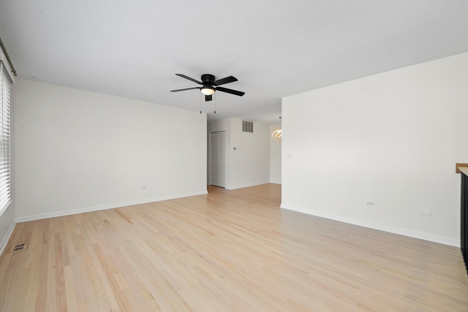 1021 Brunswick Harbor #1021, Schaumburg, IL 60193