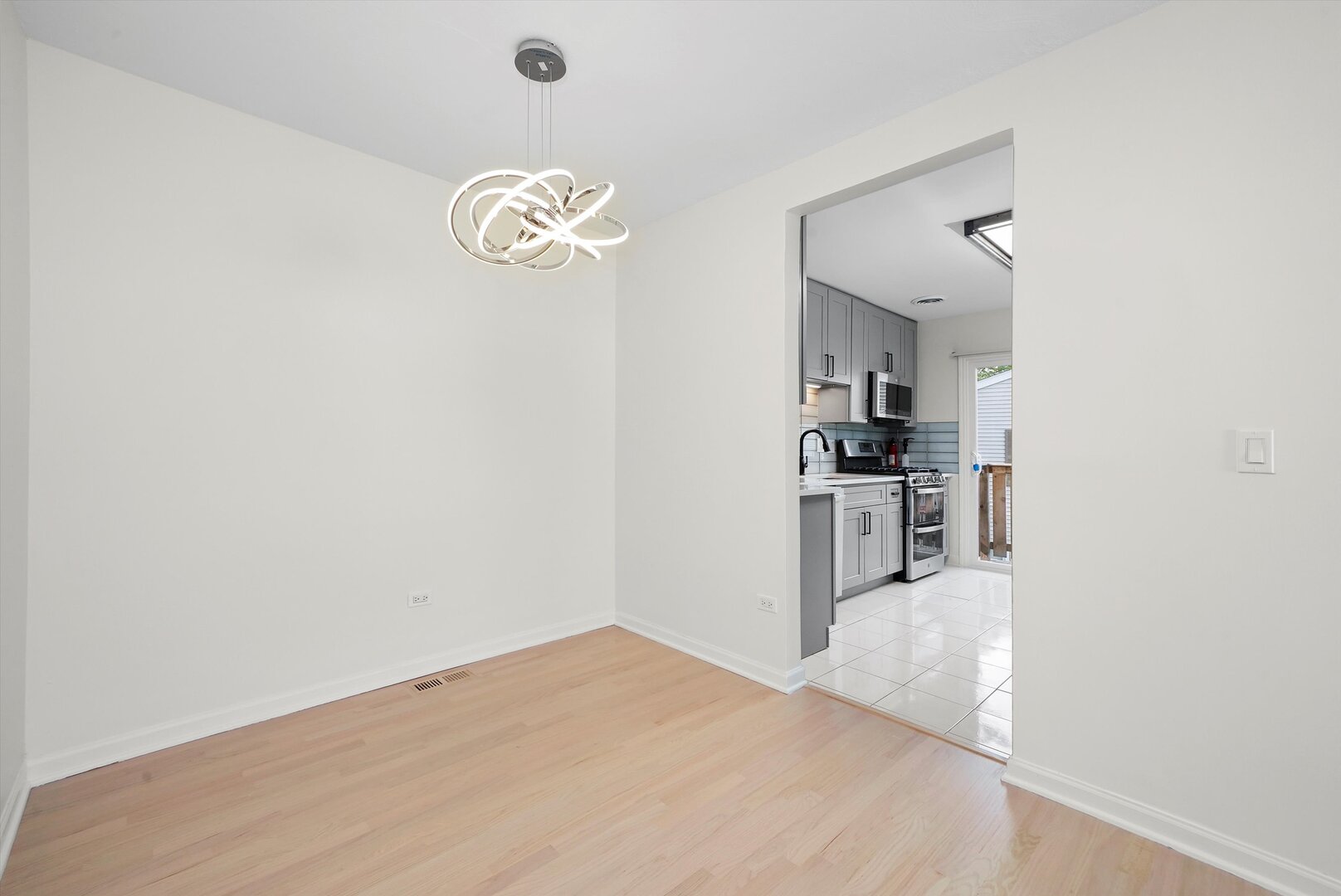 1021 Brunswick Harbor #1021, Schaumburg, IL 60193