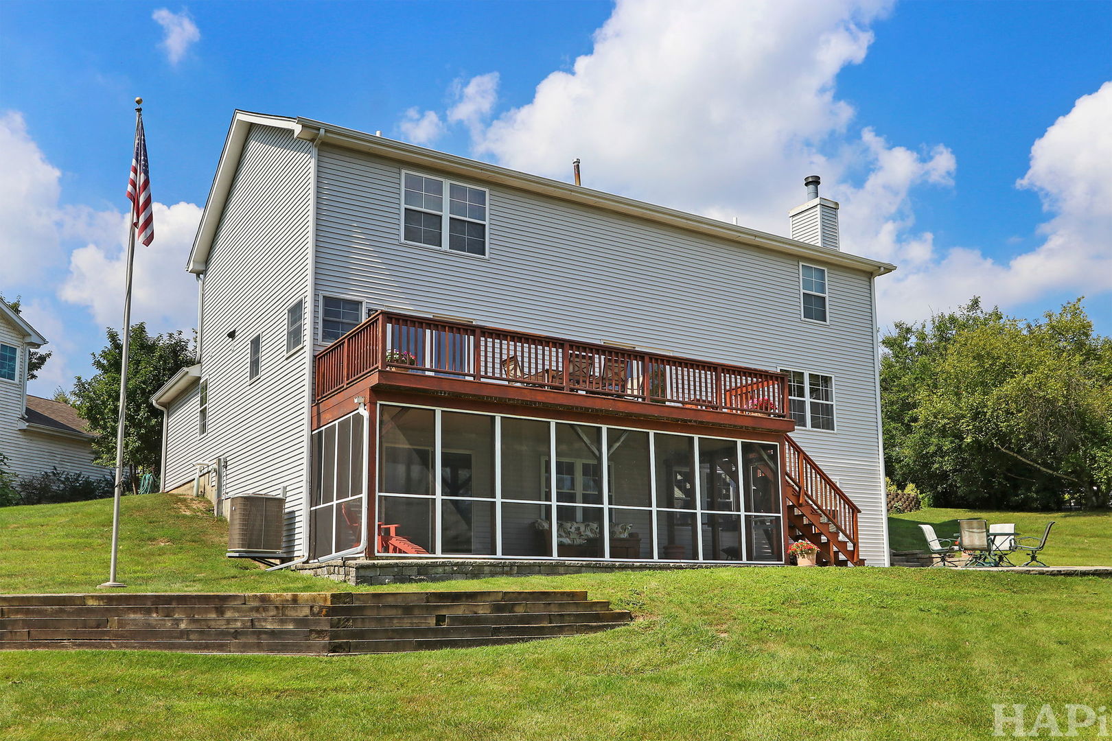 234 N Crooked Lake Lane, Lindenhurst, IL 60046