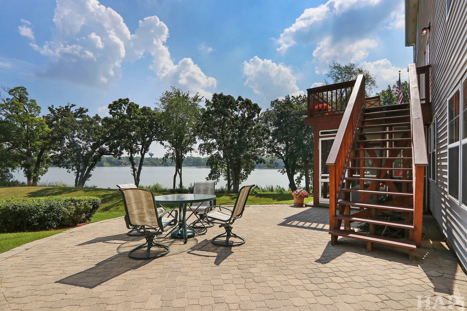 234 N Crooked Lake Lane, Lindenhurst, IL 60046