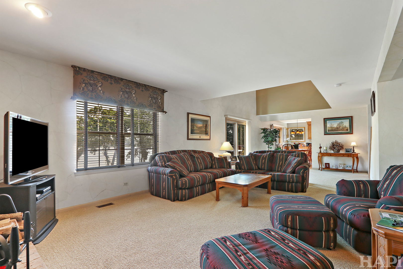 234 N Crooked Lake Lane, Lindenhurst, IL 60046