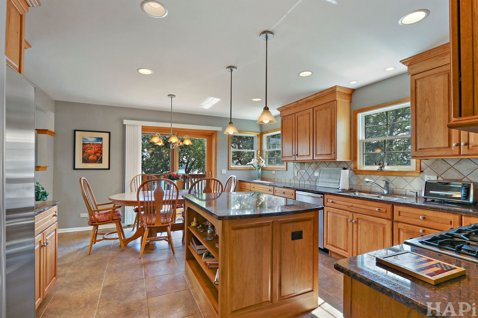 234 N Crooked Lake Lane, Lindenhurst, IL 60046