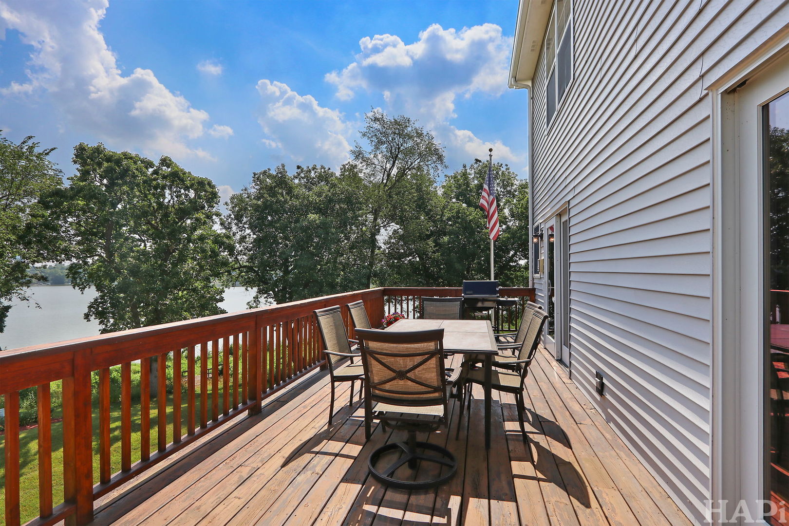 234 N Crooked Lake Lane, Lindenhurst, IL 60046