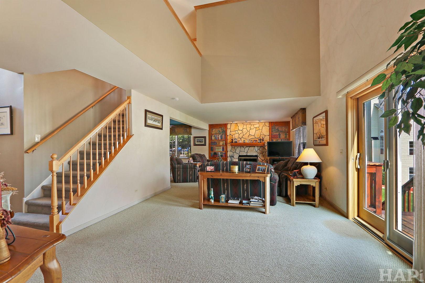234 N Crooked Lake Lane, Lindenhurst, IL 60046