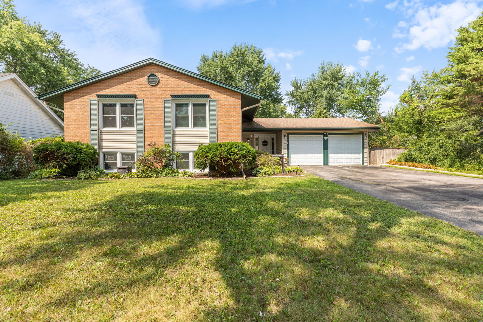 725 N Pinecrest Road, Bolingbrook, IL 60440