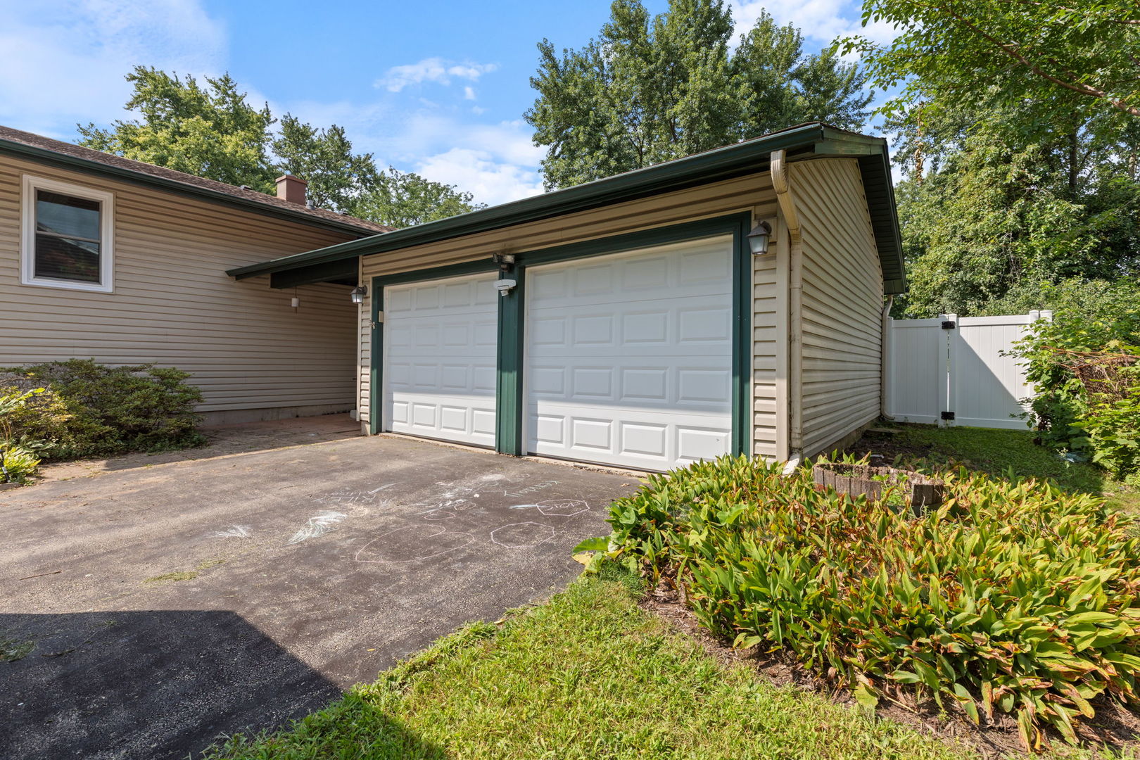 725 N Pinecrest Road, Bolingbrook, IL 60440