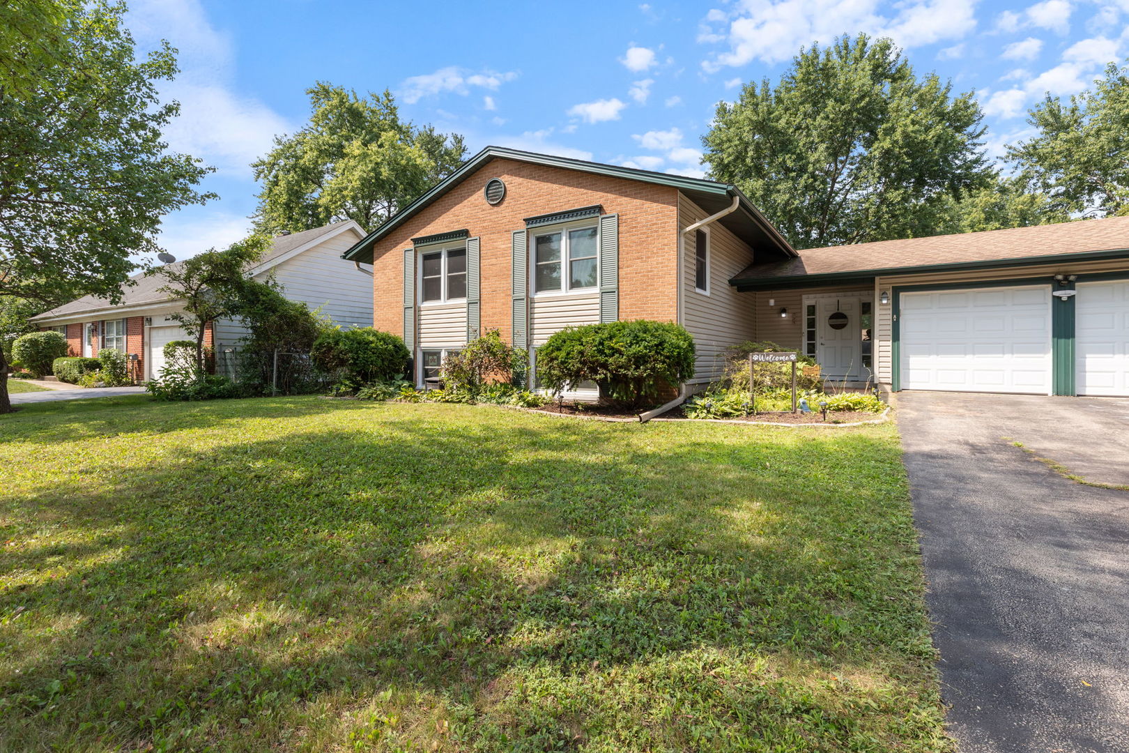 725 N Pinecrest Road, Bolingbrook, IL 60440