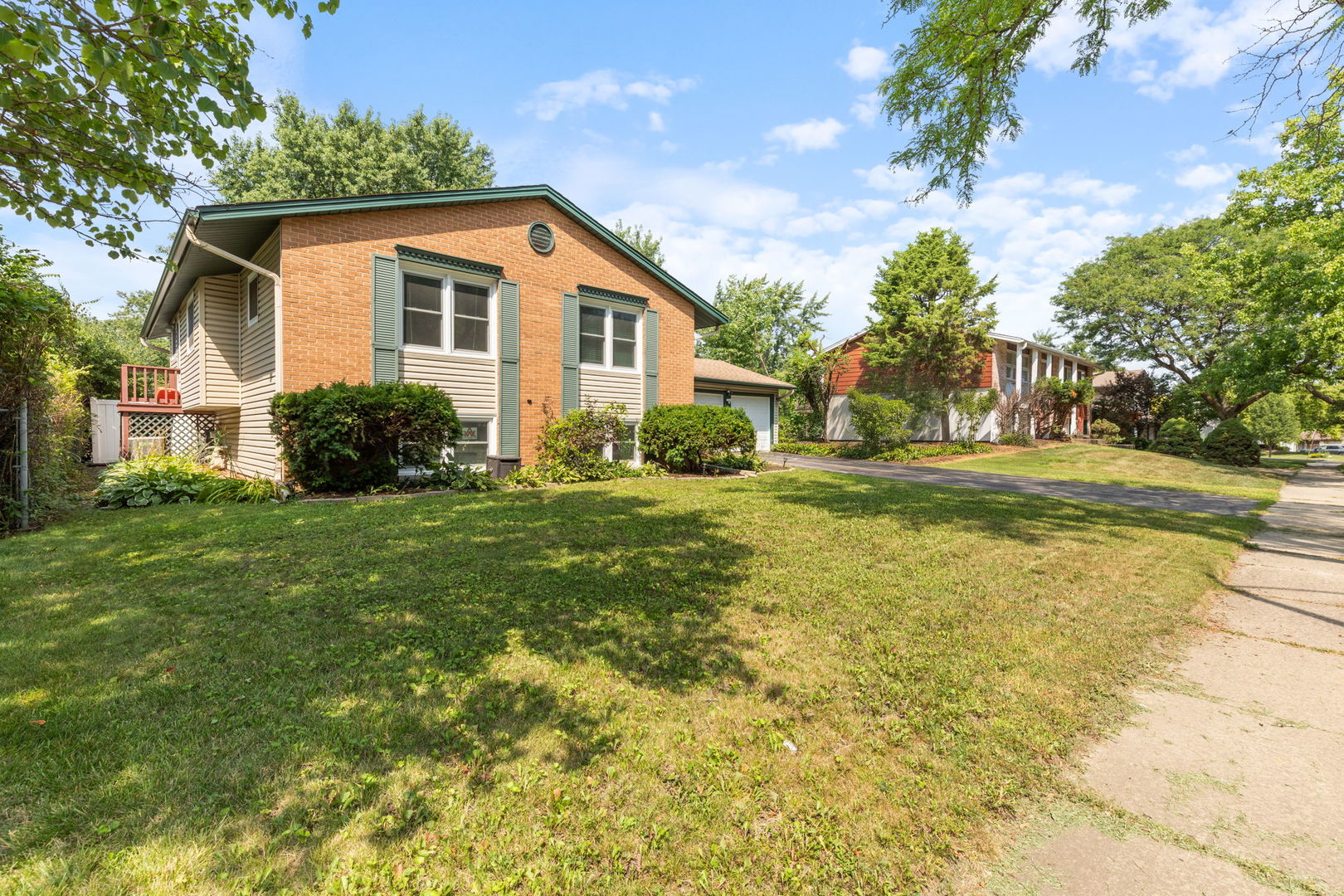 725 N Pinecrest Road, Bolingbrook, IL 60440