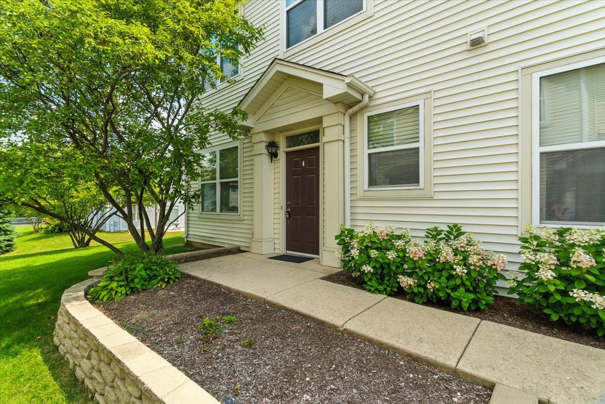 1353 Remington Drive #1353, Volo, IL 60020