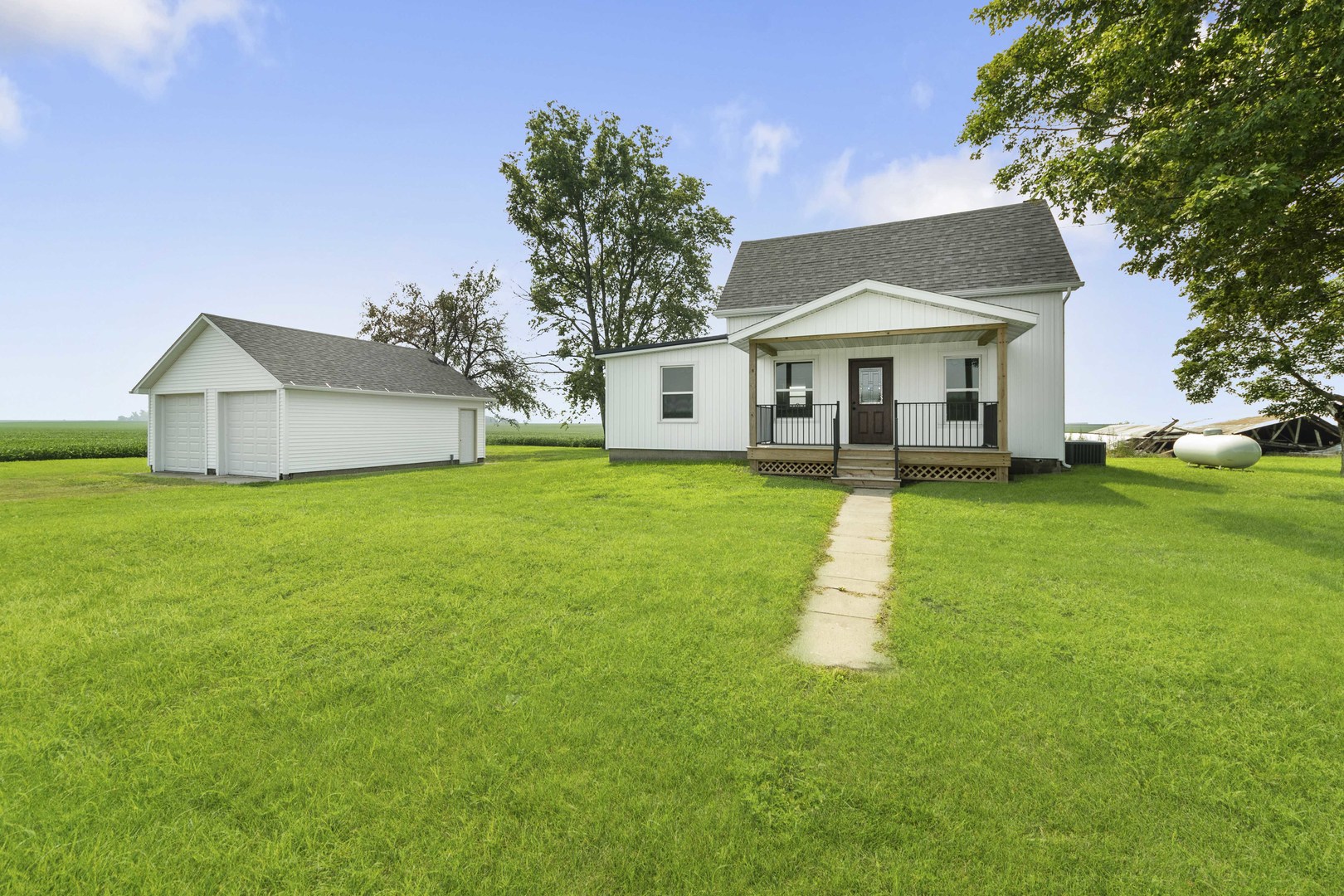 2711 E 800 North Road, Wenona, IL 61377