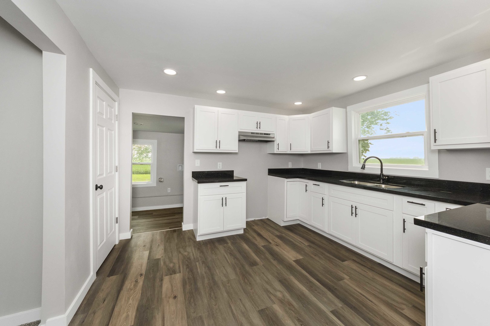 2711 E 800 North Road, Wenona, IL 61377