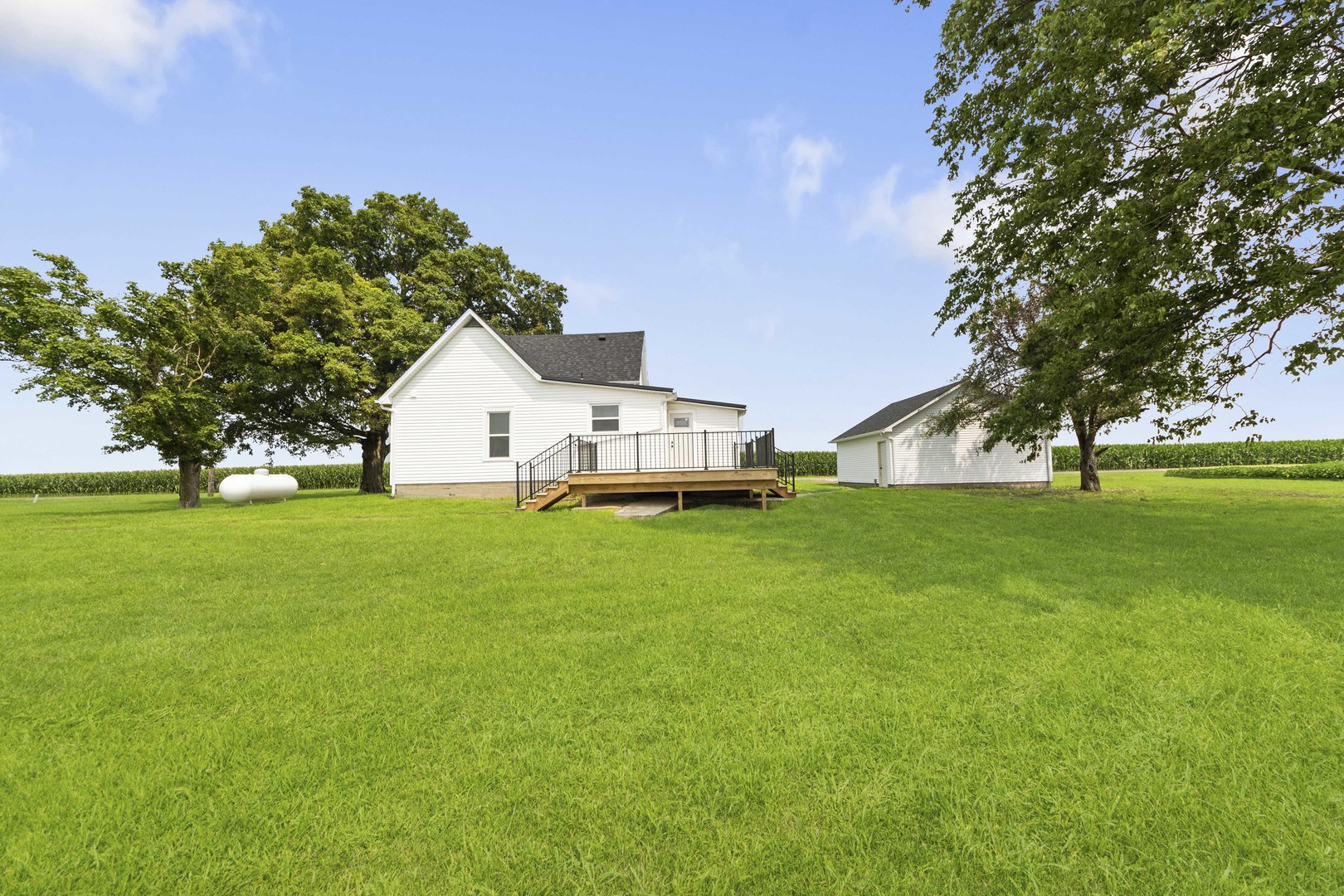 2711 E 800 North Road, Wenona, IL 61377