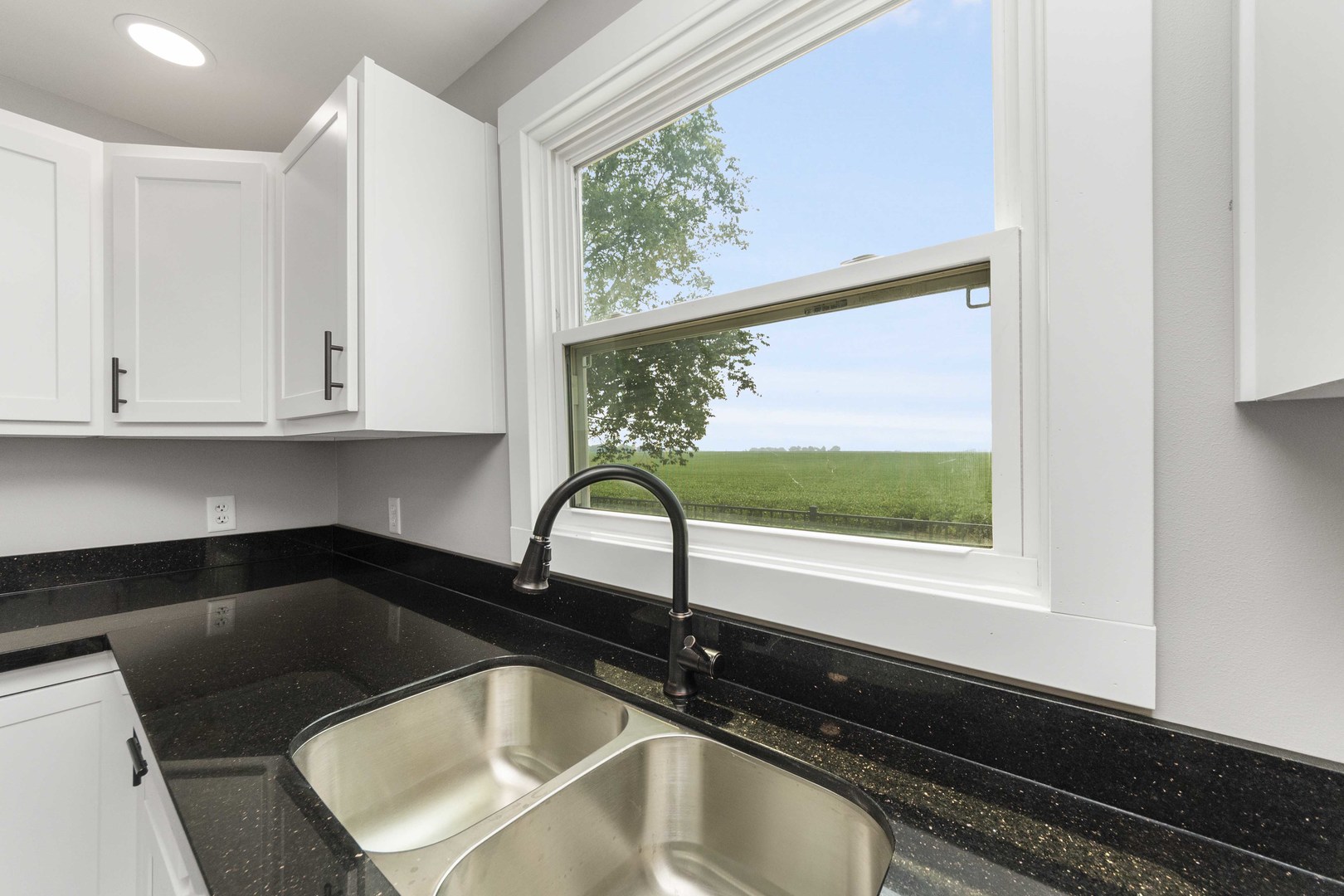 2711 E 800 North Road, Wenona, IL 61377