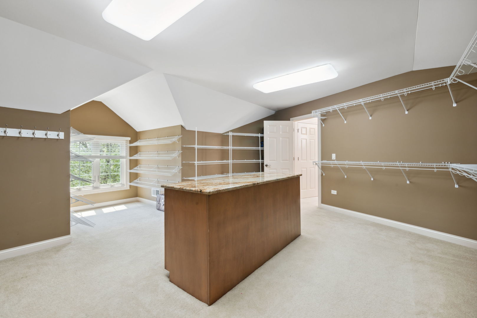 4052 Teak Circle, Naperville, IL 60564