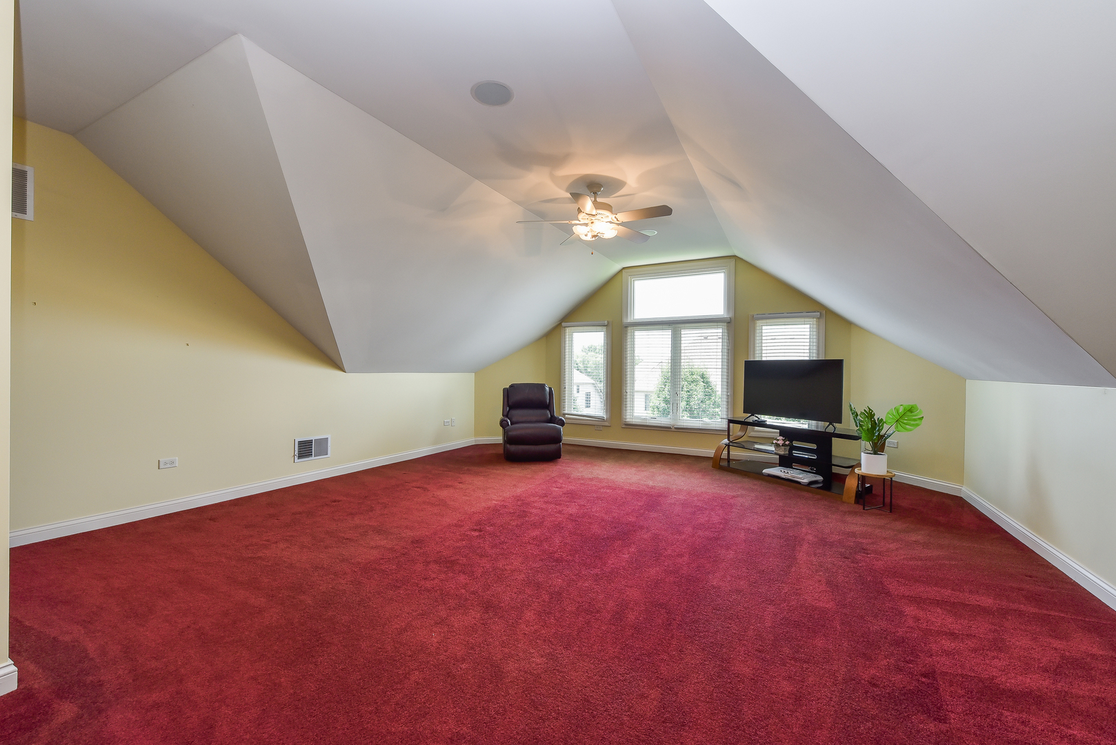 4052 Teak Circle, Naperville, IL 60564