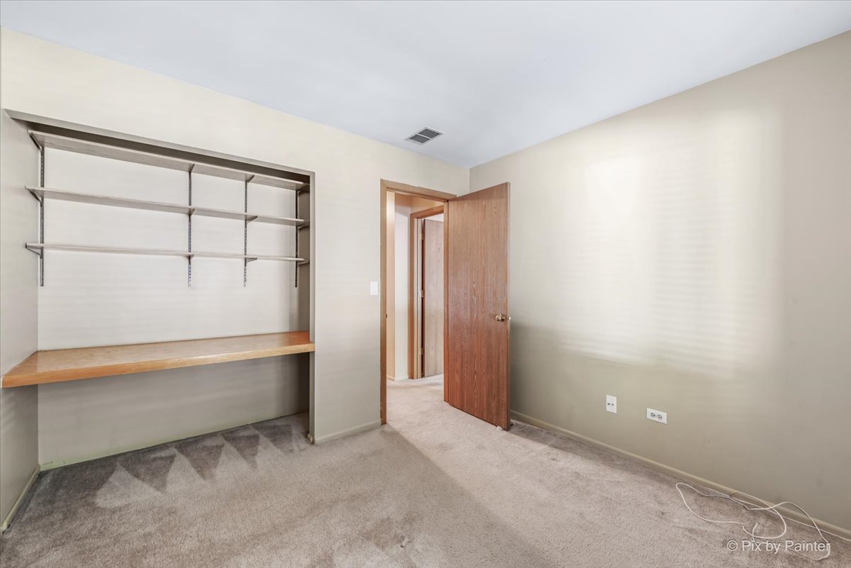 1407 Creekside Court #B, Elgin, IL 60123