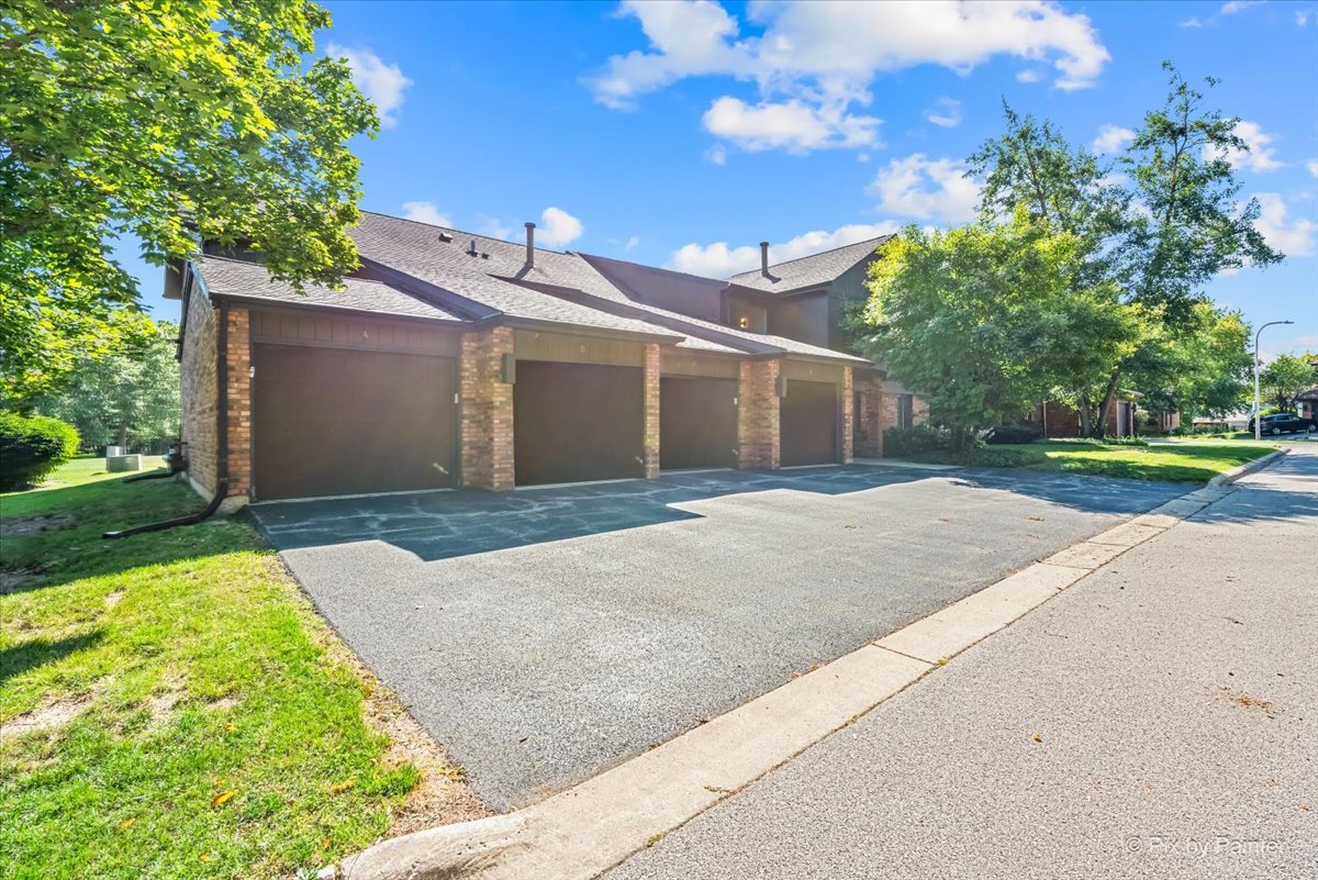 1407 Creekside Court #B, Elgin, IL 60123