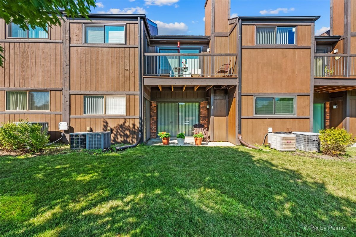 1407 Creekside Court #B, Elgin, IL 60123