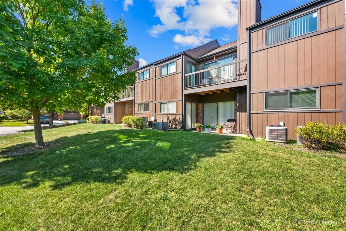 1407 Creekside Court #B, Elgin, IL 60123
