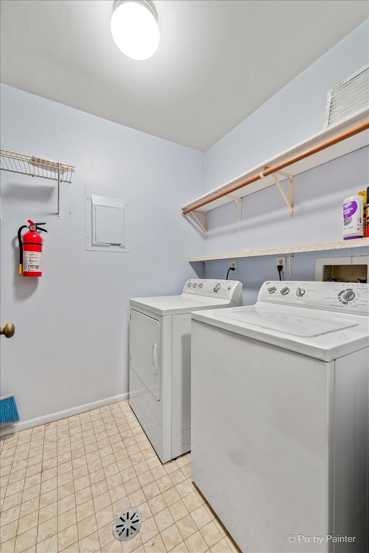 1407 Creekside Court #B, Elgin, IL 60123