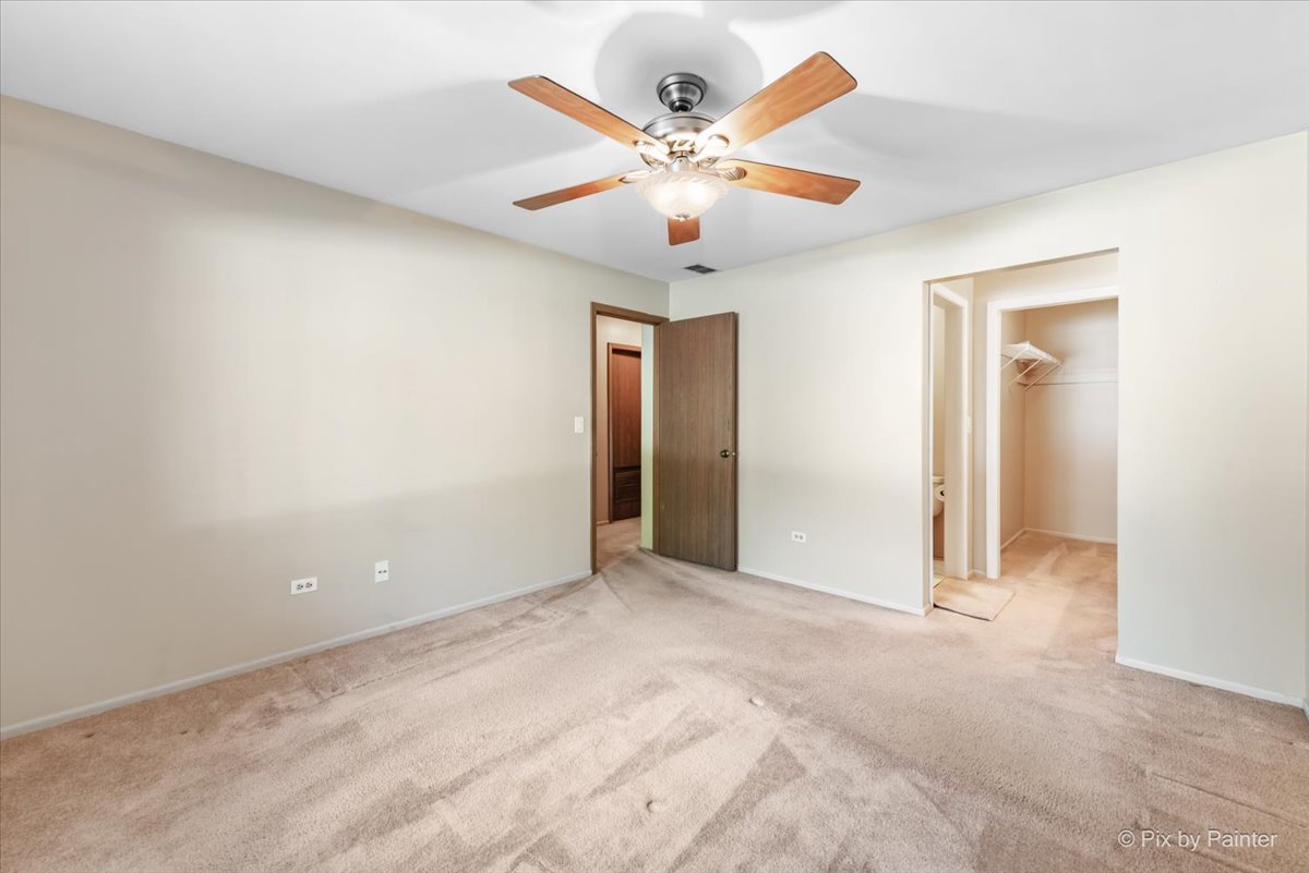 1407 Creekside Court #B, Elgin, IL 60123