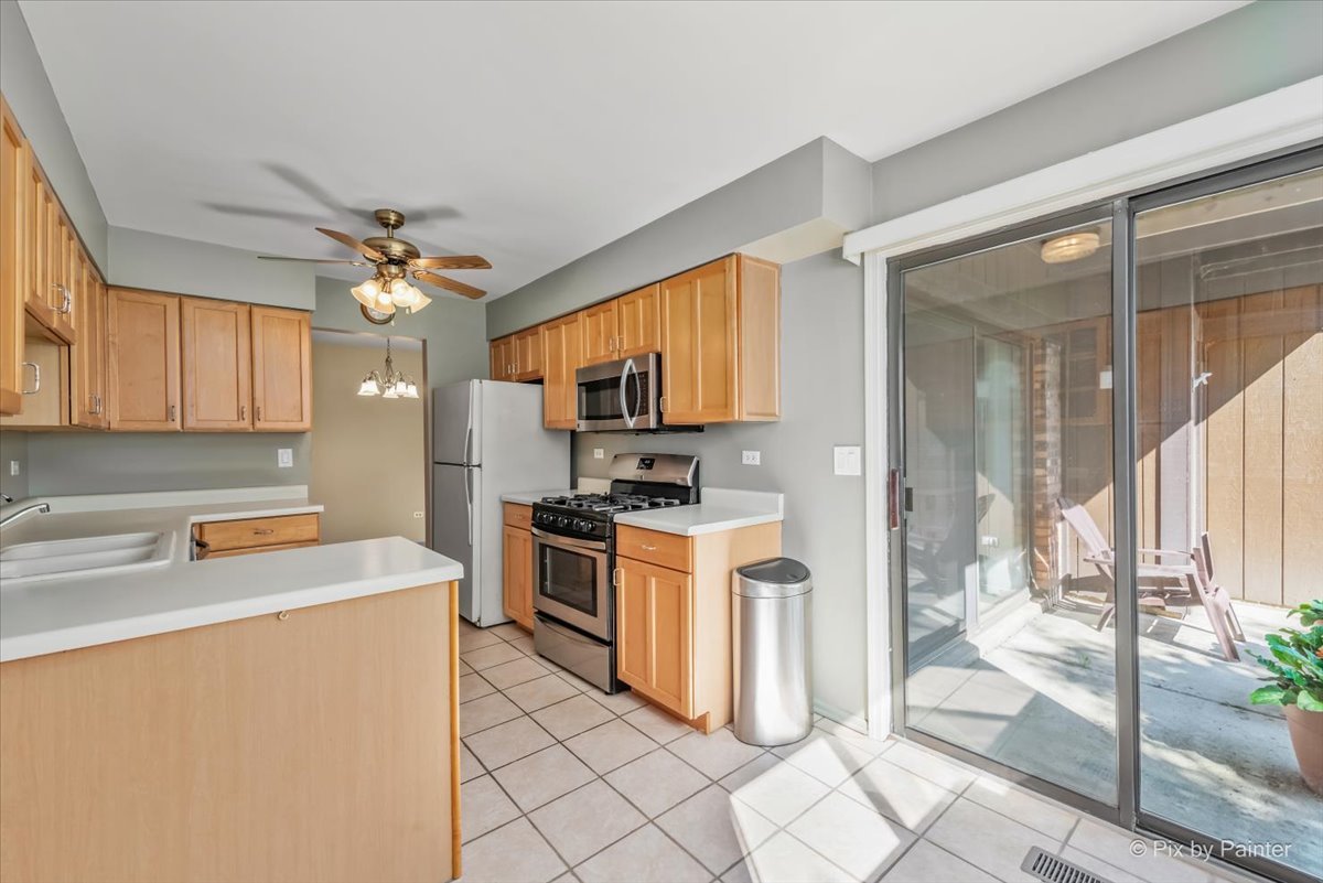 1407 Creekside Court #B, Elgin, IL 60123