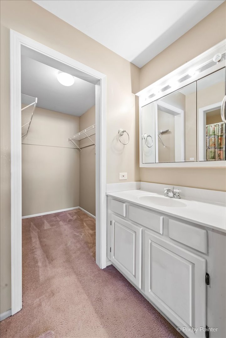 1407 Creekside Court #B, Elgin, IL 60123