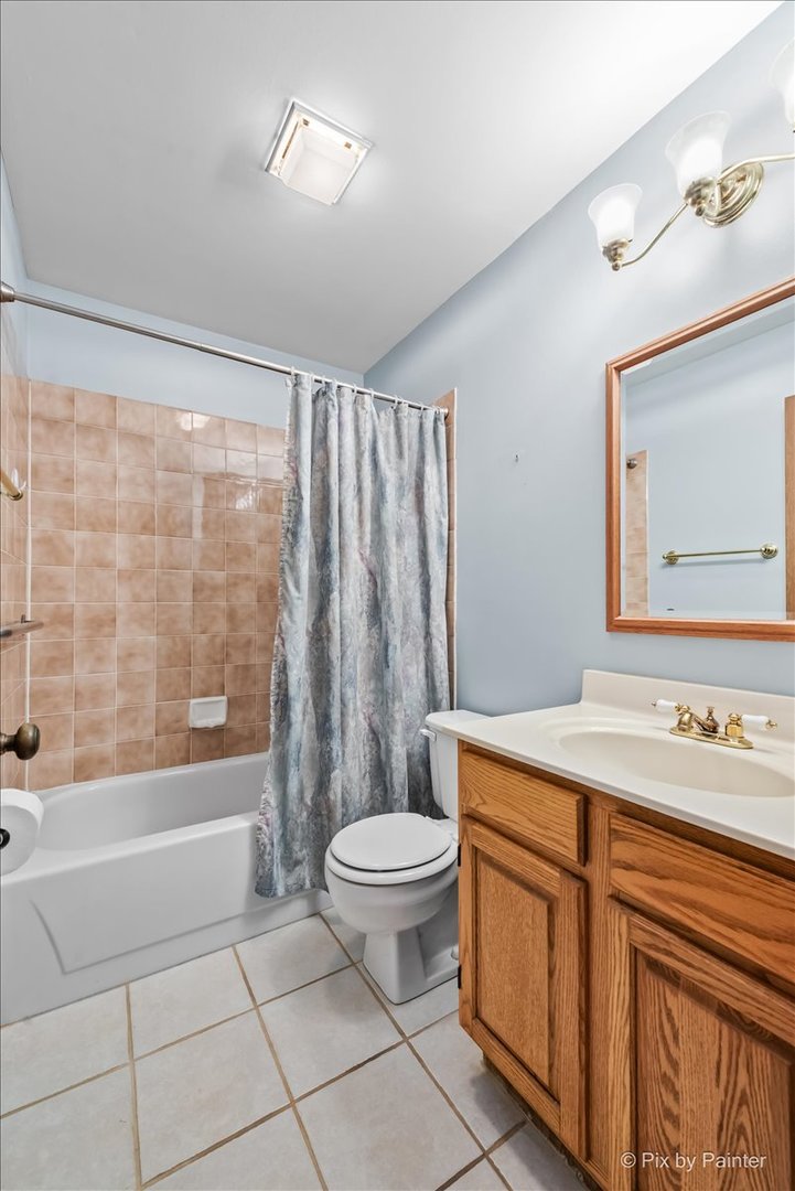 1407 Creekside Court #B, Elgin, IL 60123
