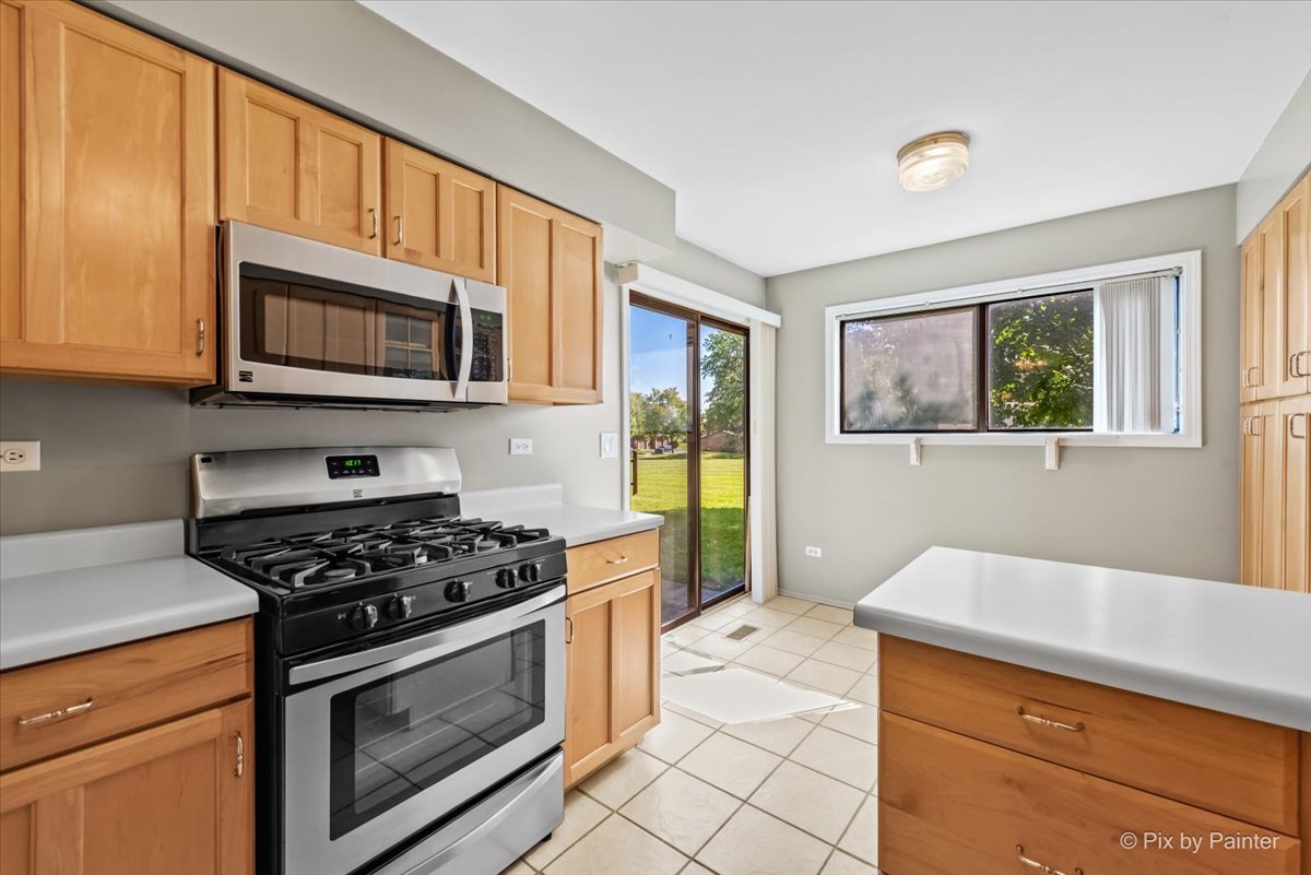 1407 Creekside Court #B, Elgin, IL 60123