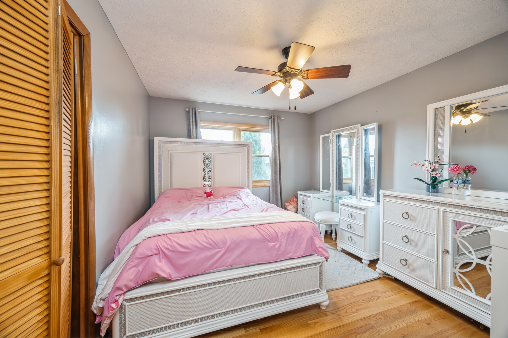 6614 Kane Avenue, Hodgkins, IL 60525