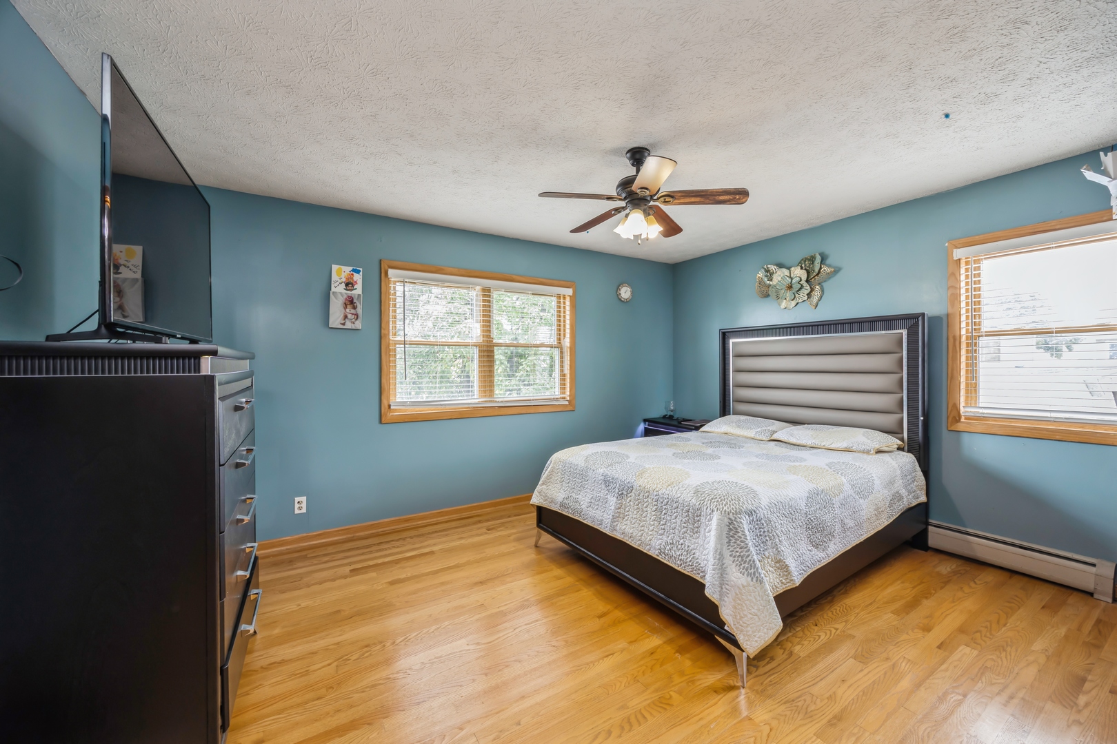 6614 Kane Avenue, Hodgkins, IL 60525