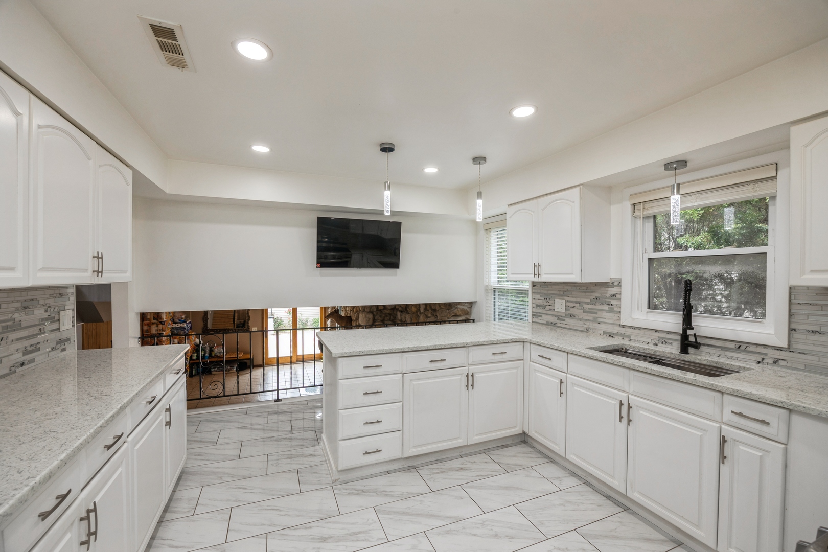 6614 Kane Avenue, Hodgkins, IL 60525