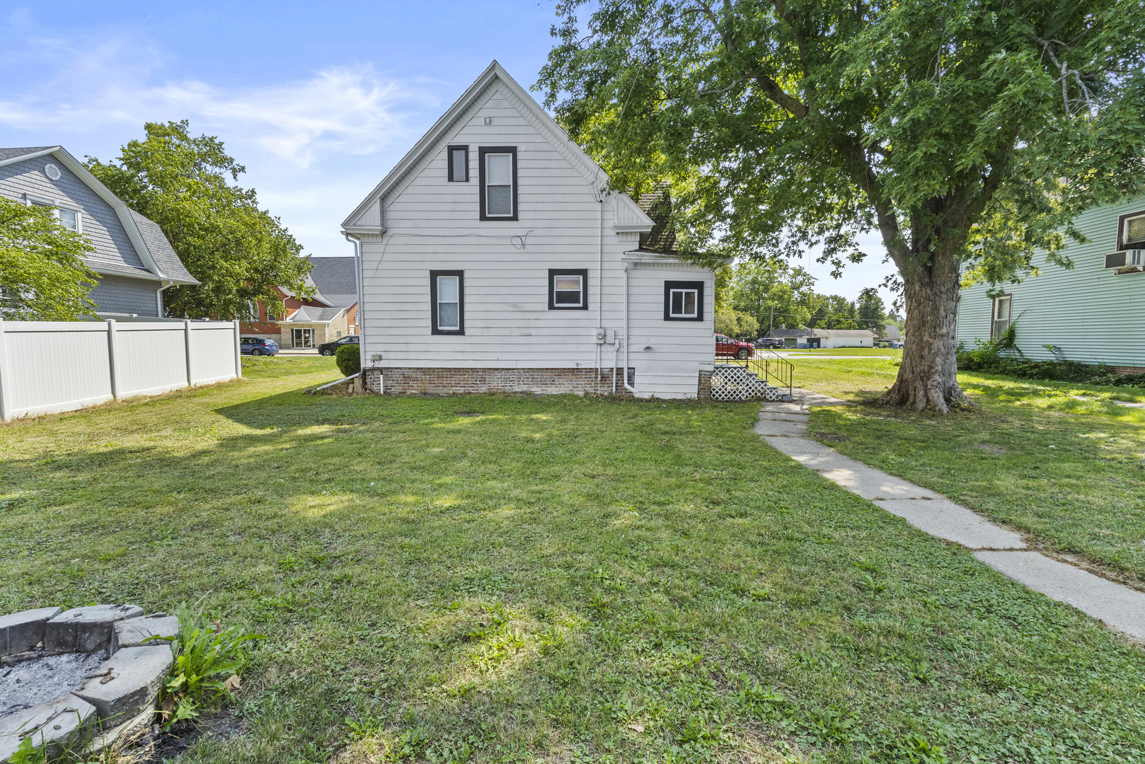 307 N MEADOW Street, Grant Park, IL 60940