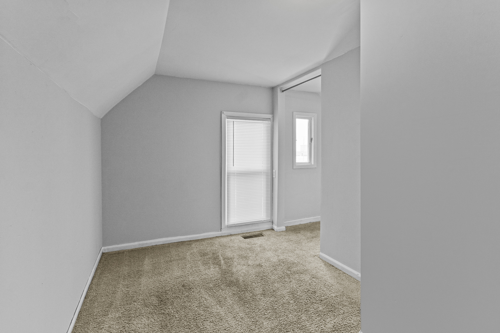 307 N MEADOW Street, Grant Park, IL 60940