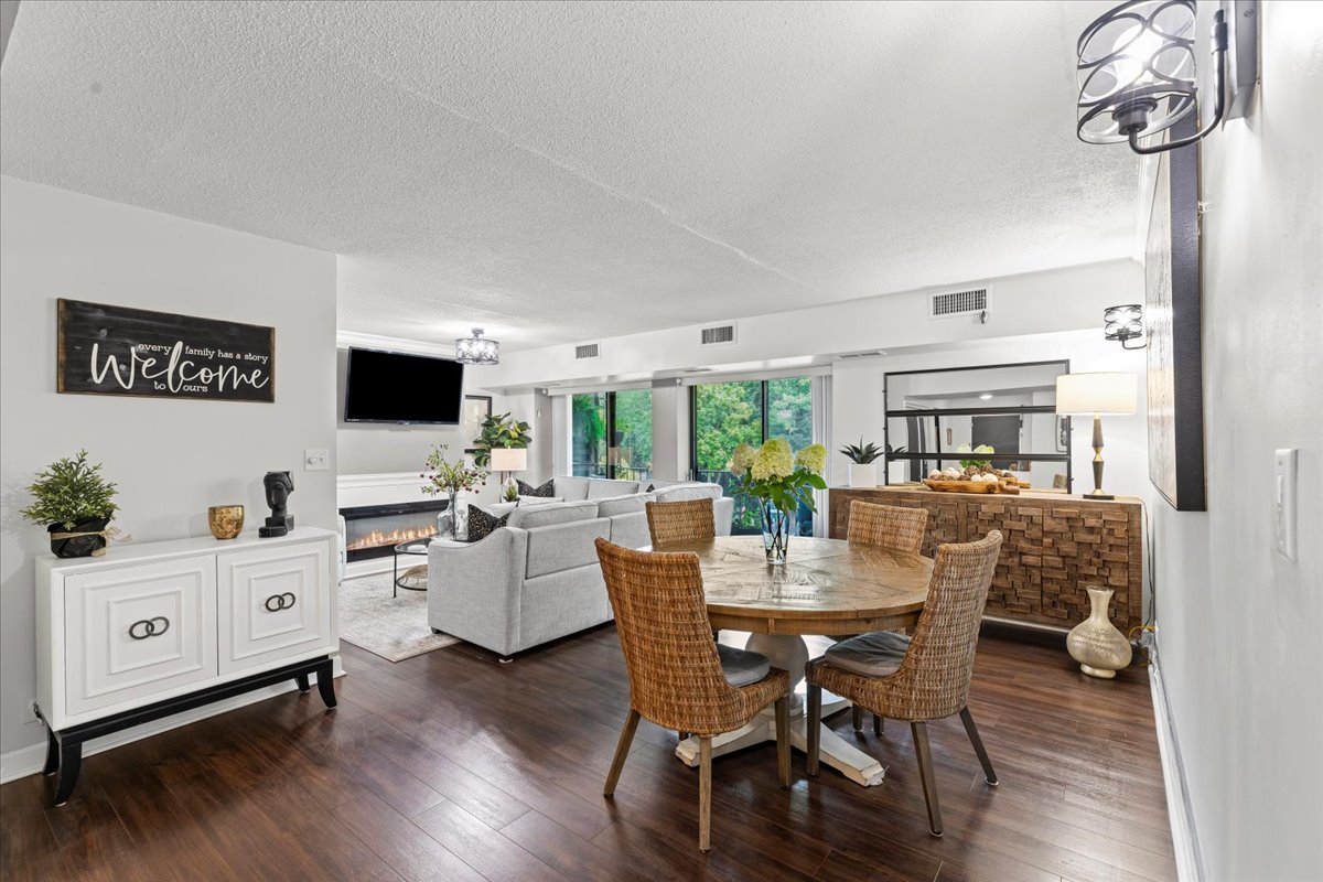 3505 Lakeview Drive #204, Hazel Crest, IL 60429