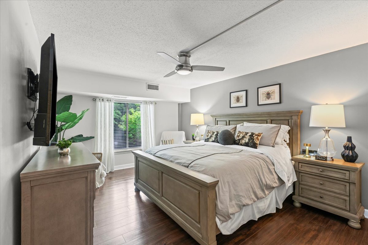 3505 Lakeview Drive #204, Hazel Crest, IL 60429