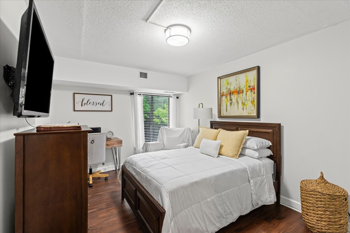 3505 Lakeview Drive #204, Hazel Crest, IL 60429