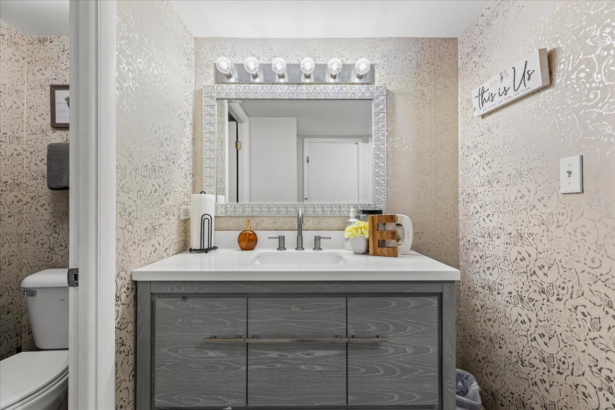 3505 Lakeview Drive #204, Hazel Crest, IL 60429