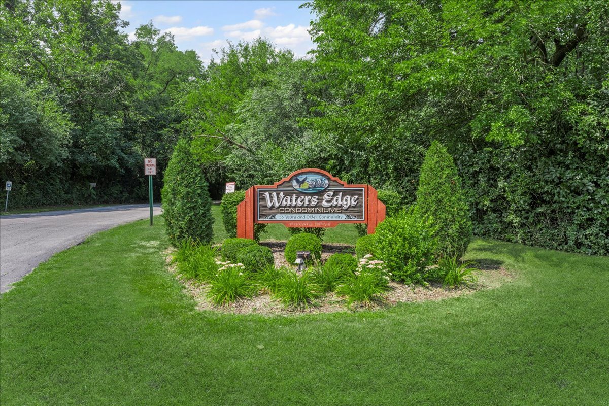 3505 Lakeview Drive #204, Hazel Crest, IL 60429