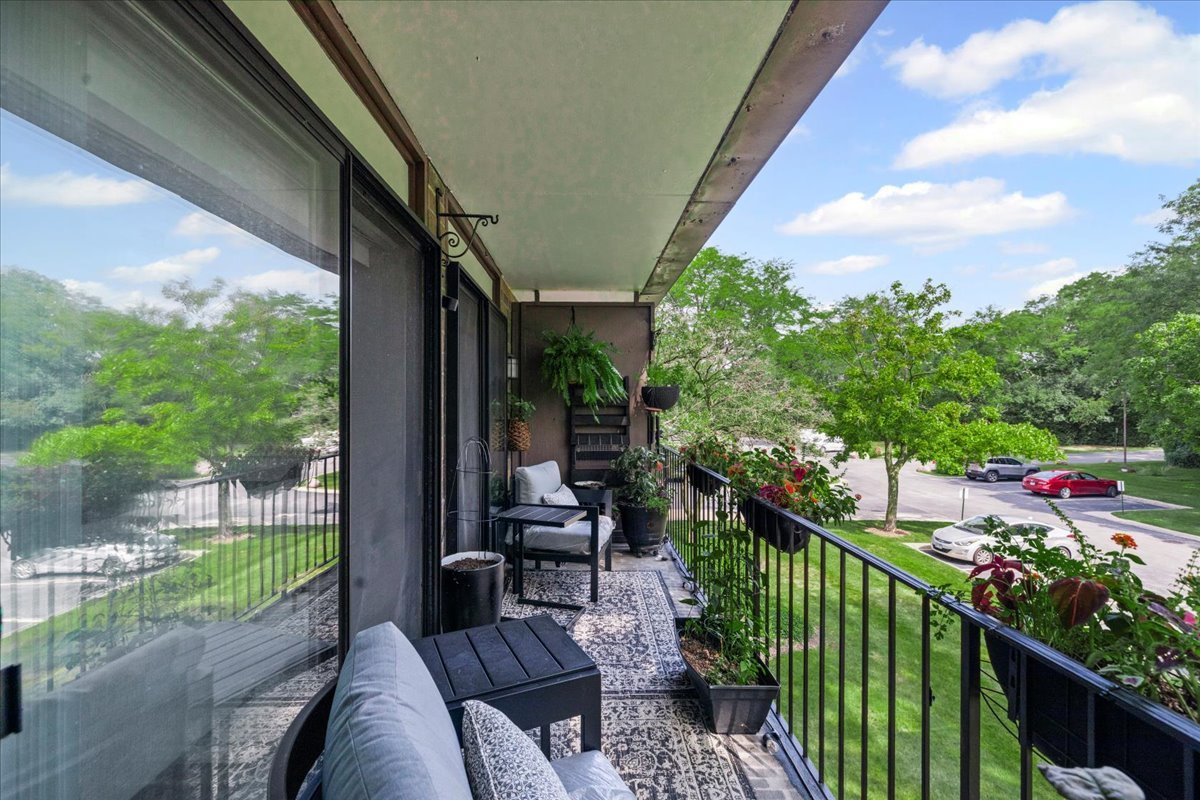 3505 Lakeview Drive #204, Hazel Crest, IL 60429