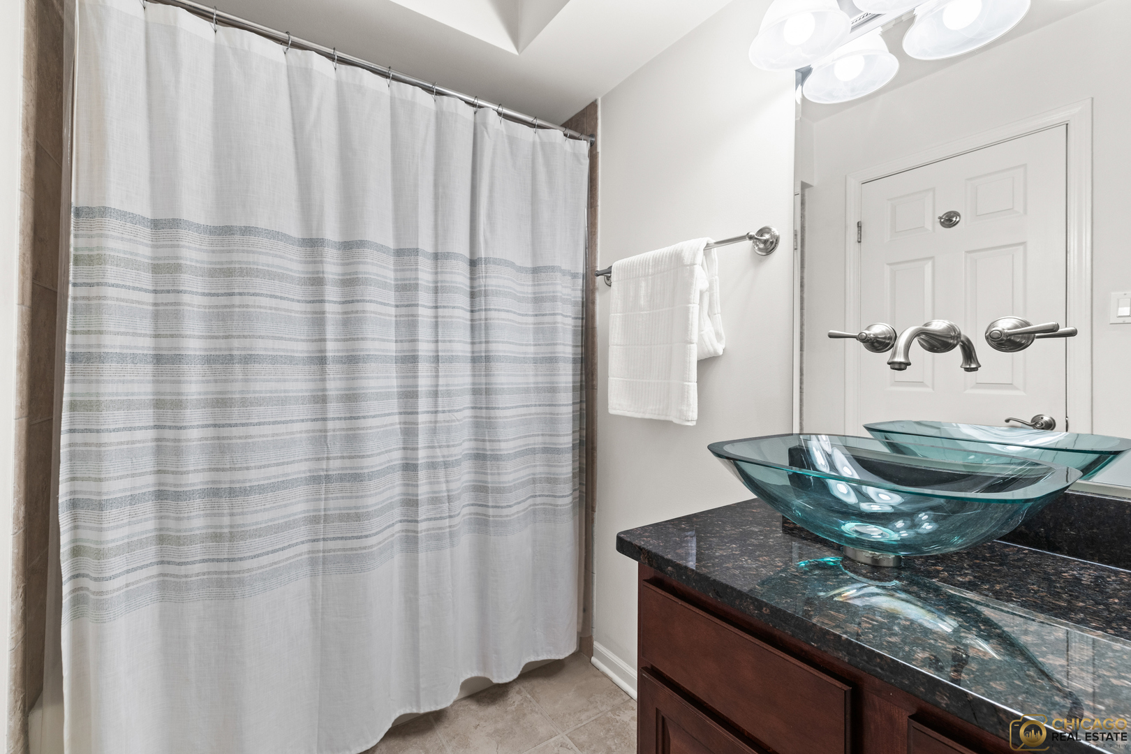 4900 Forest Avenue #205, Downers Grove, IL 60515