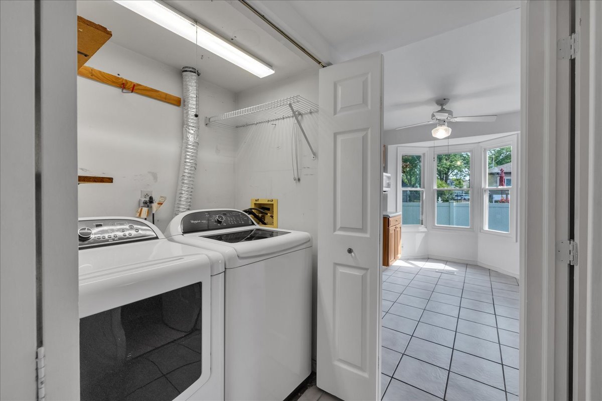 1426 Walnut Circle, Carol Stream, IL 60188