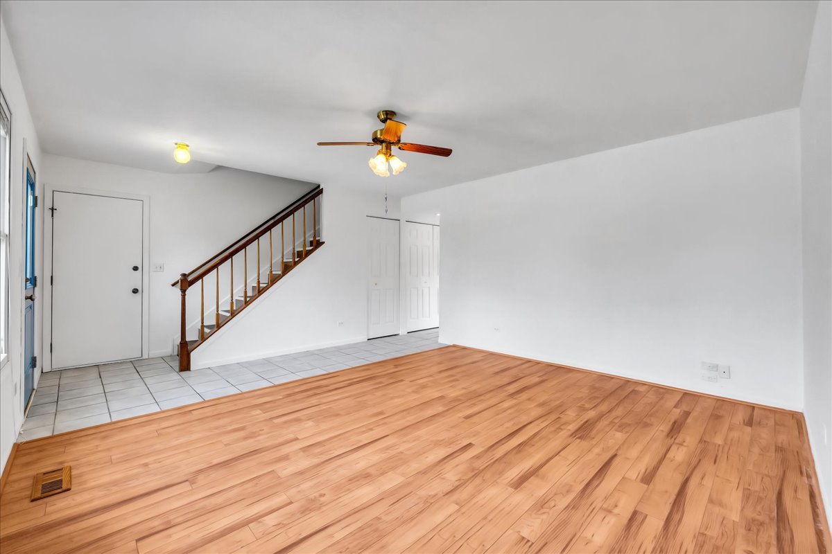 1426 Walnut Circle, Carol Stream, IL 60188