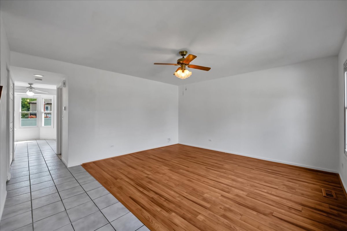 1426 Walnut Circle, Carol Stream, IL 60188