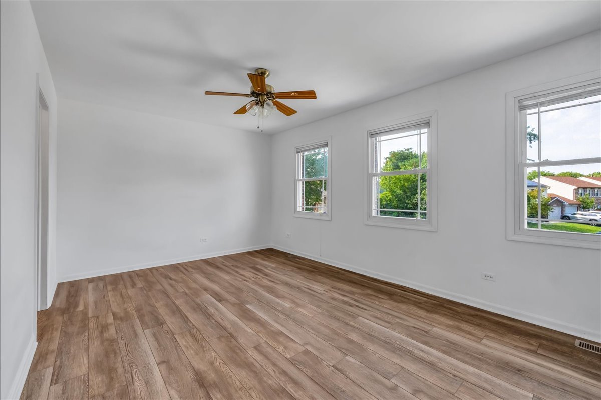 1426 Walnut Circle, Carol Stream, IL 60188