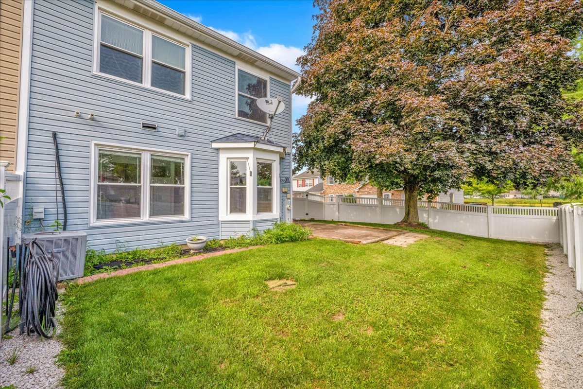 1426 Walnut Circle, Carol Stream, IL 60188