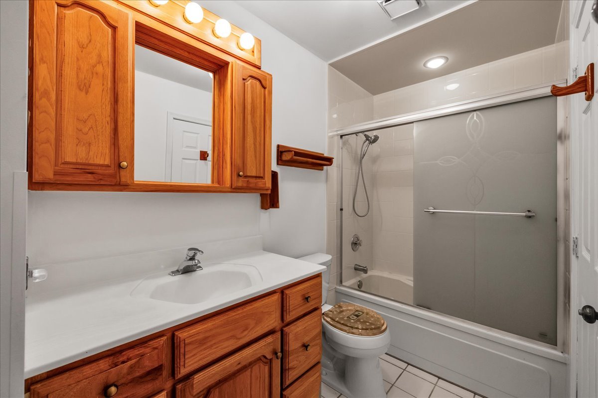 1426 Walnut Circle, Carol Stream, IL 60188