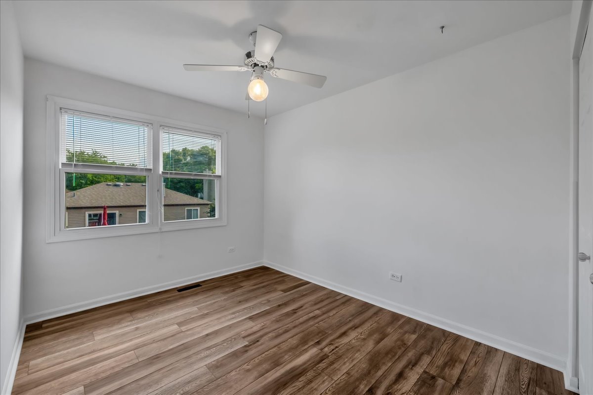 1426 Walnut Circle, Carol Stream, IL 60188