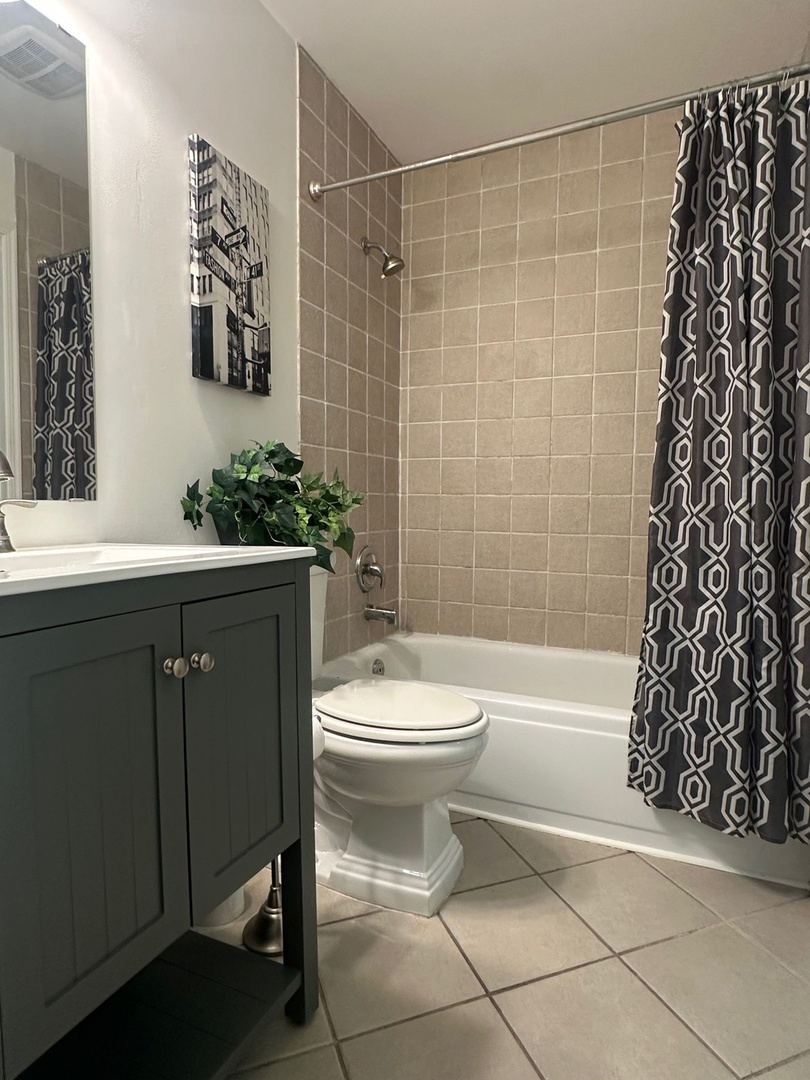 1813 Hemlock Place #209, Schaumburg, IL 60173