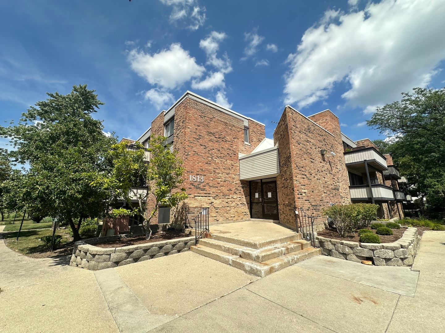 1813 Hemlock Place #209, Schaumburg, IL 60173